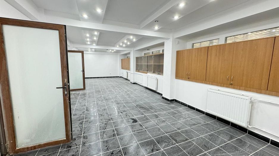 Spatii comerciale moderne de inchiriat, in cladire recent renovata - Poză 3