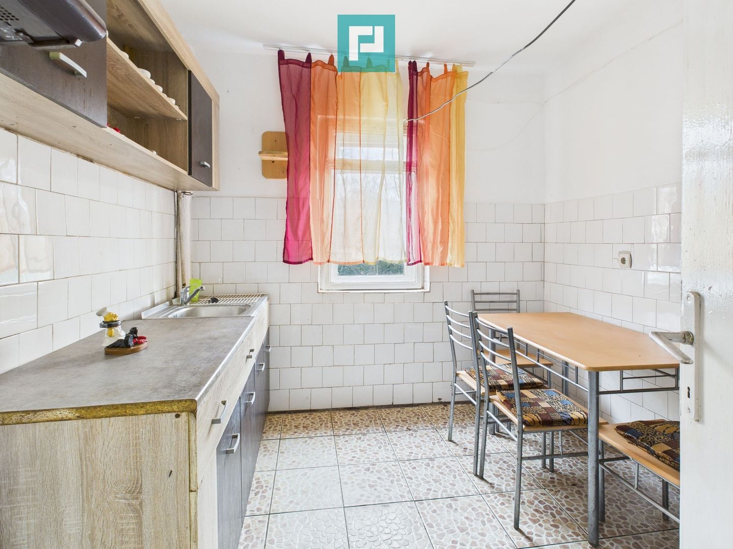 Apartament Săvârşin vizavi de intrarea la Castel - Poză 8