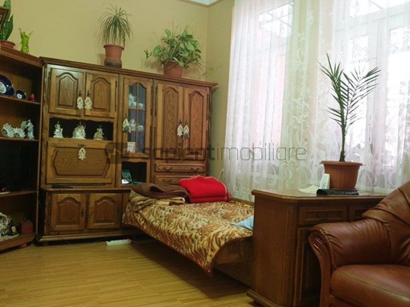 Casa cu 3 cam.in zona ultracentrala - Poză 1