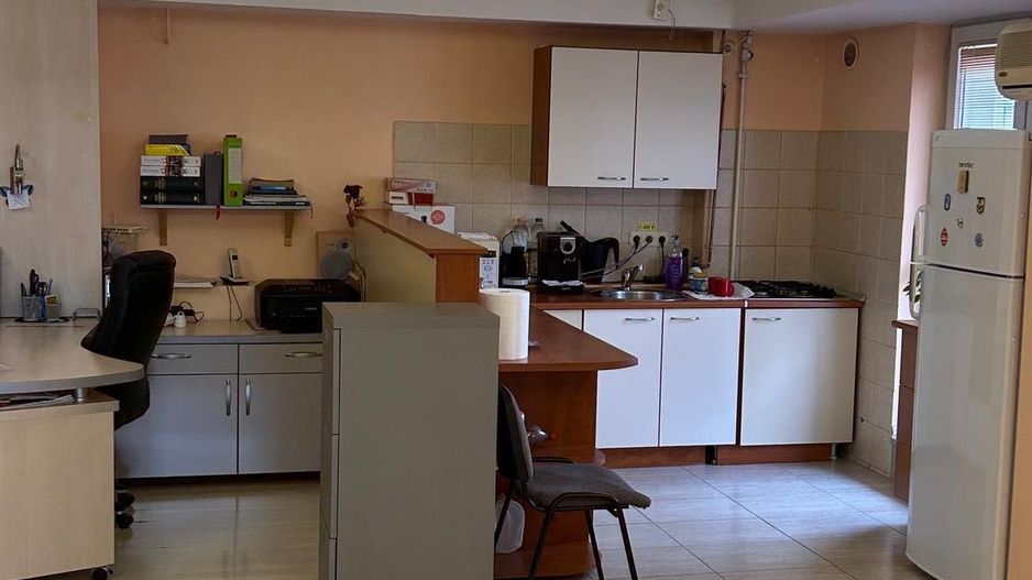 Apartament de vânzare str. Nerva Traian lângă școala 81 - Poză 2