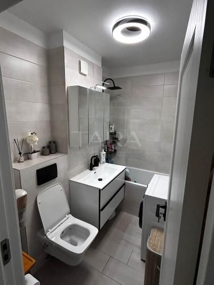 Apartament cu 2 camere, balcon închis, parcare, zona Parcul Poligon. - Poză 4