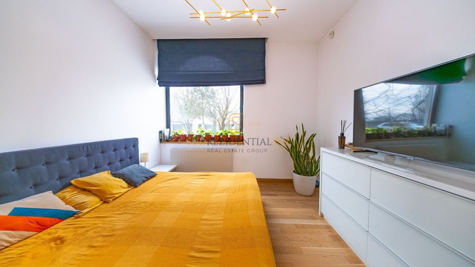 Resedinta spectaculoasa  – Vila exclusivista deschidere directa la lac - Poză 24