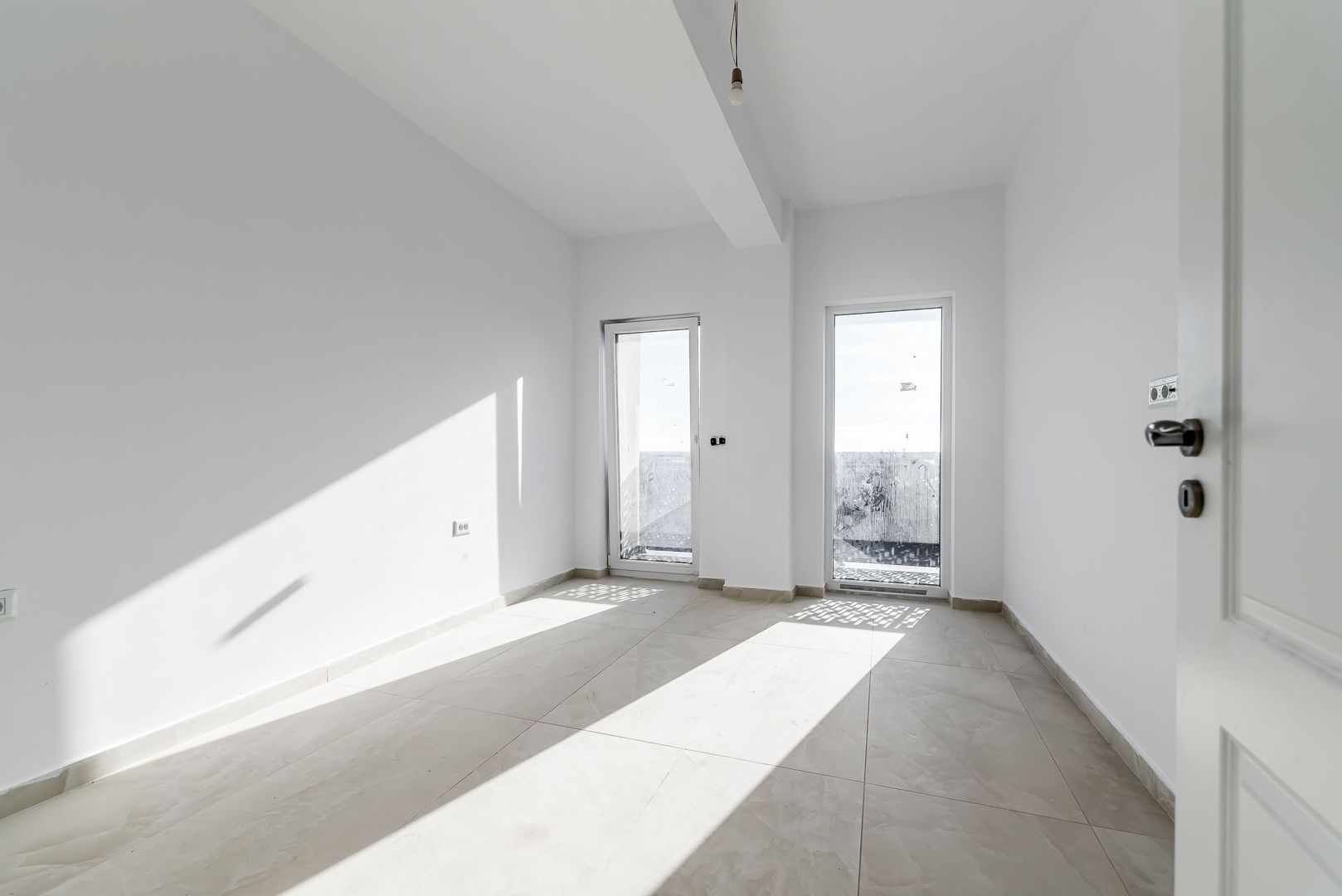 Apartament 2 camere în bloc finalizat – Micalaca | Parcare inclusă - Poză 3