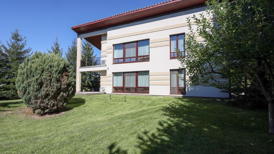 Casă deosebită de vânzare în Sânpetru | Teren 1400 mp - Poză 3