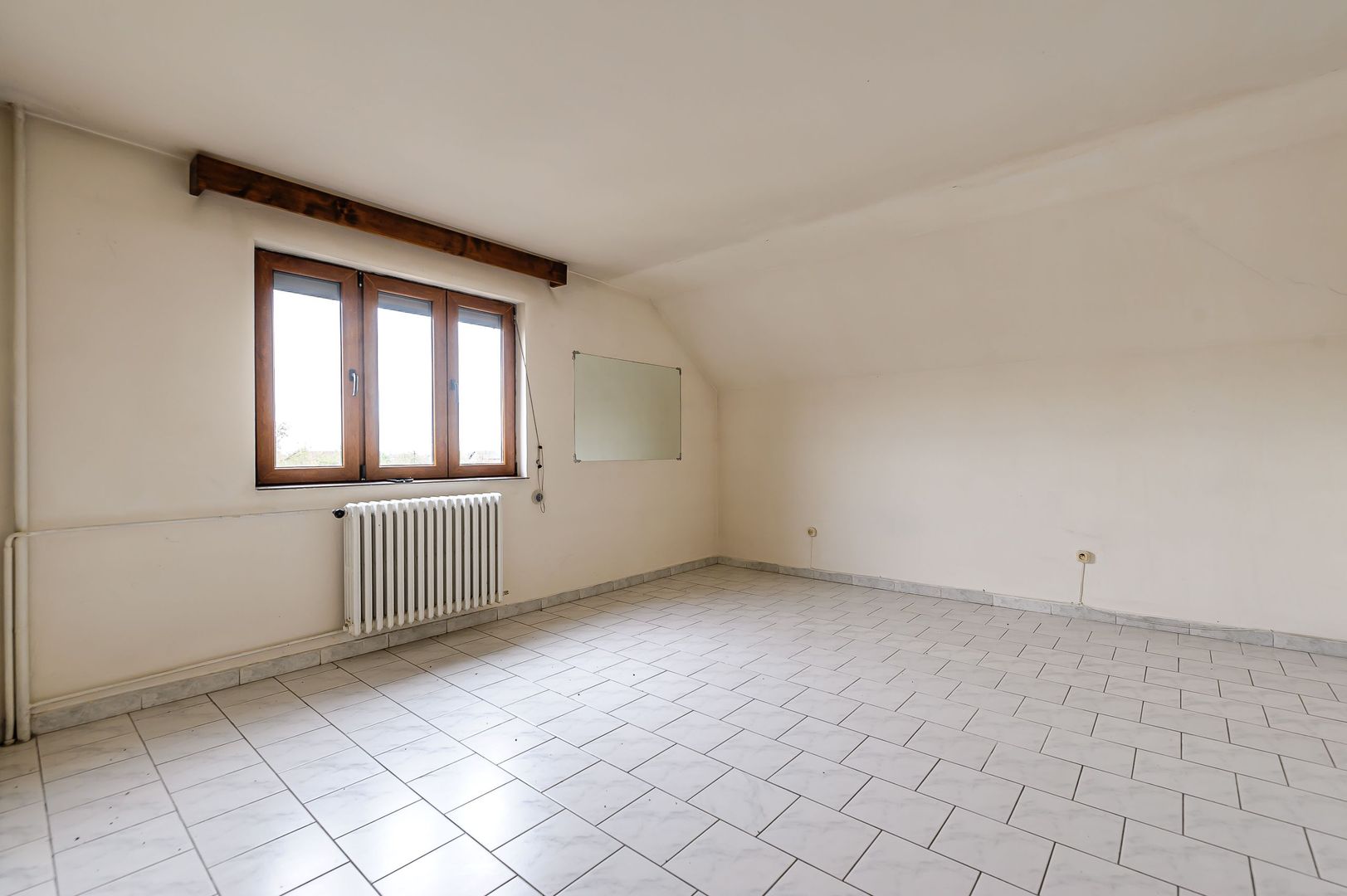 Imobil spațiu comercial și 11 apartamente - Poză 10