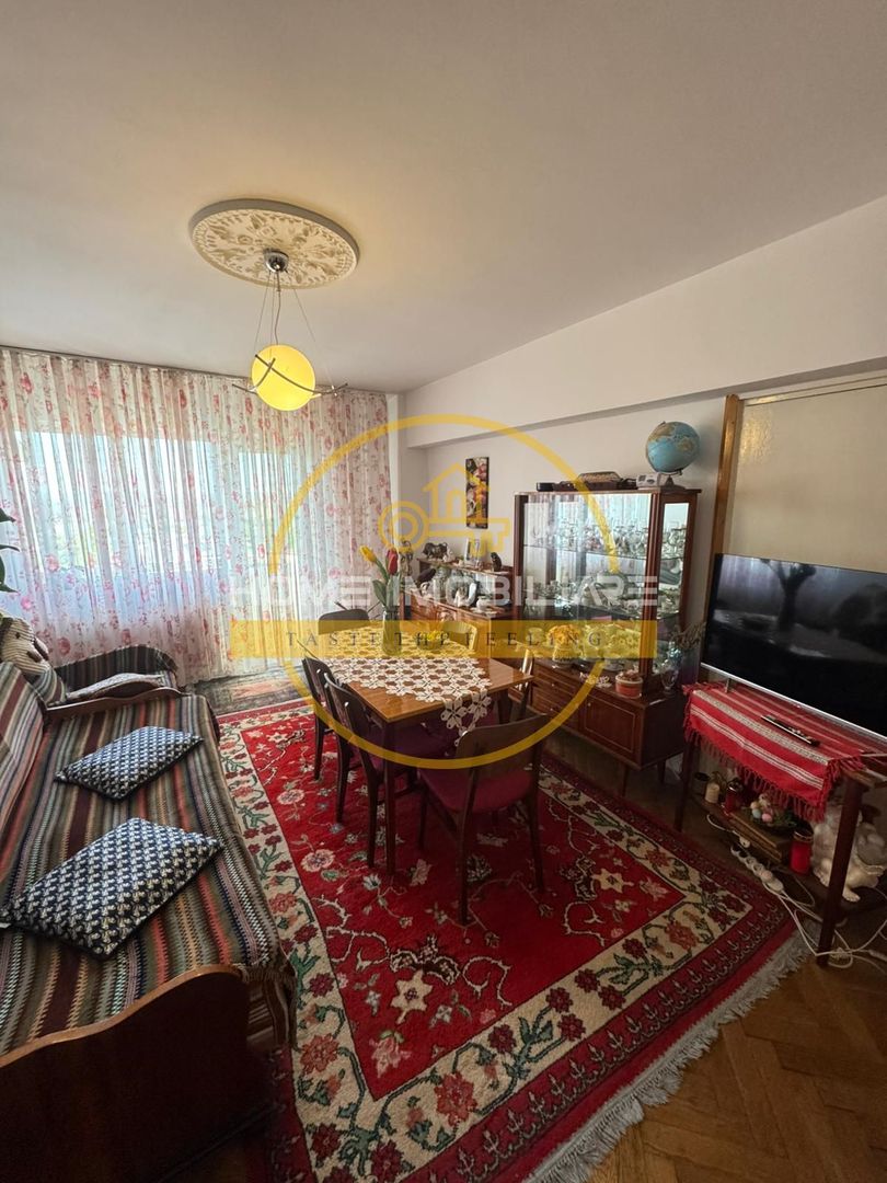 Apartament cu 3 camere/ 70mp/ zona Podu Ros - Poză 2