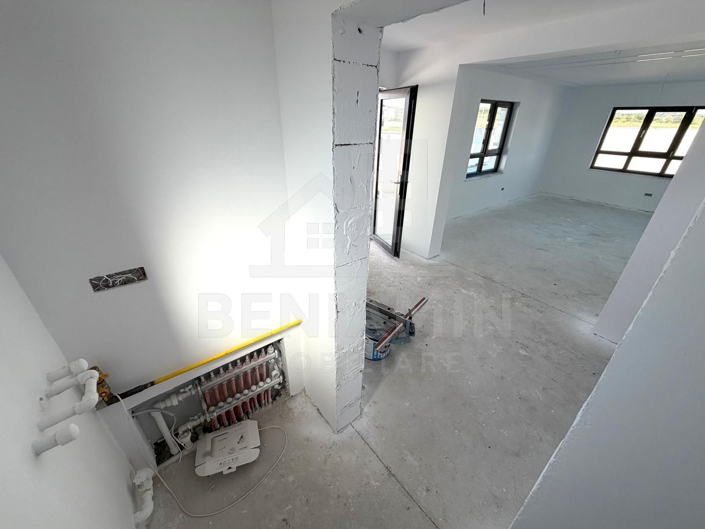 Casa noua moderna P+1 zona Ford cu incalzire in pardoseala 518mp - Poză 5