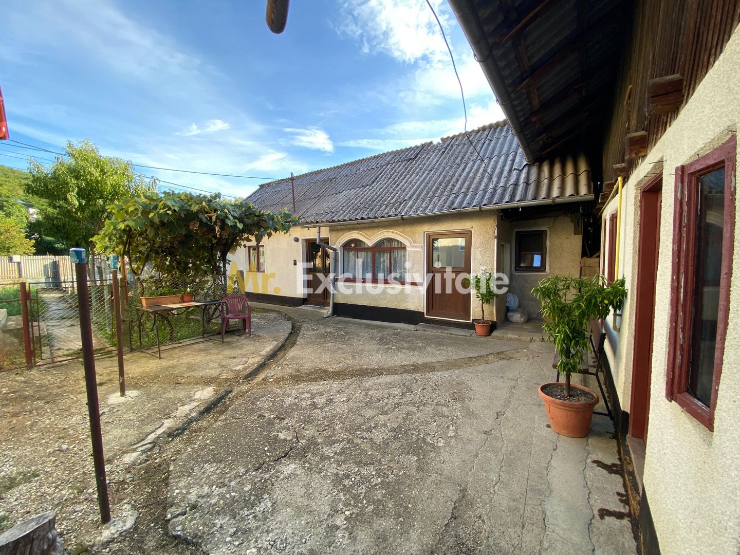 O casă aproape de Pitești -Stefanești- Valea Mare Podgoria - Poză 1