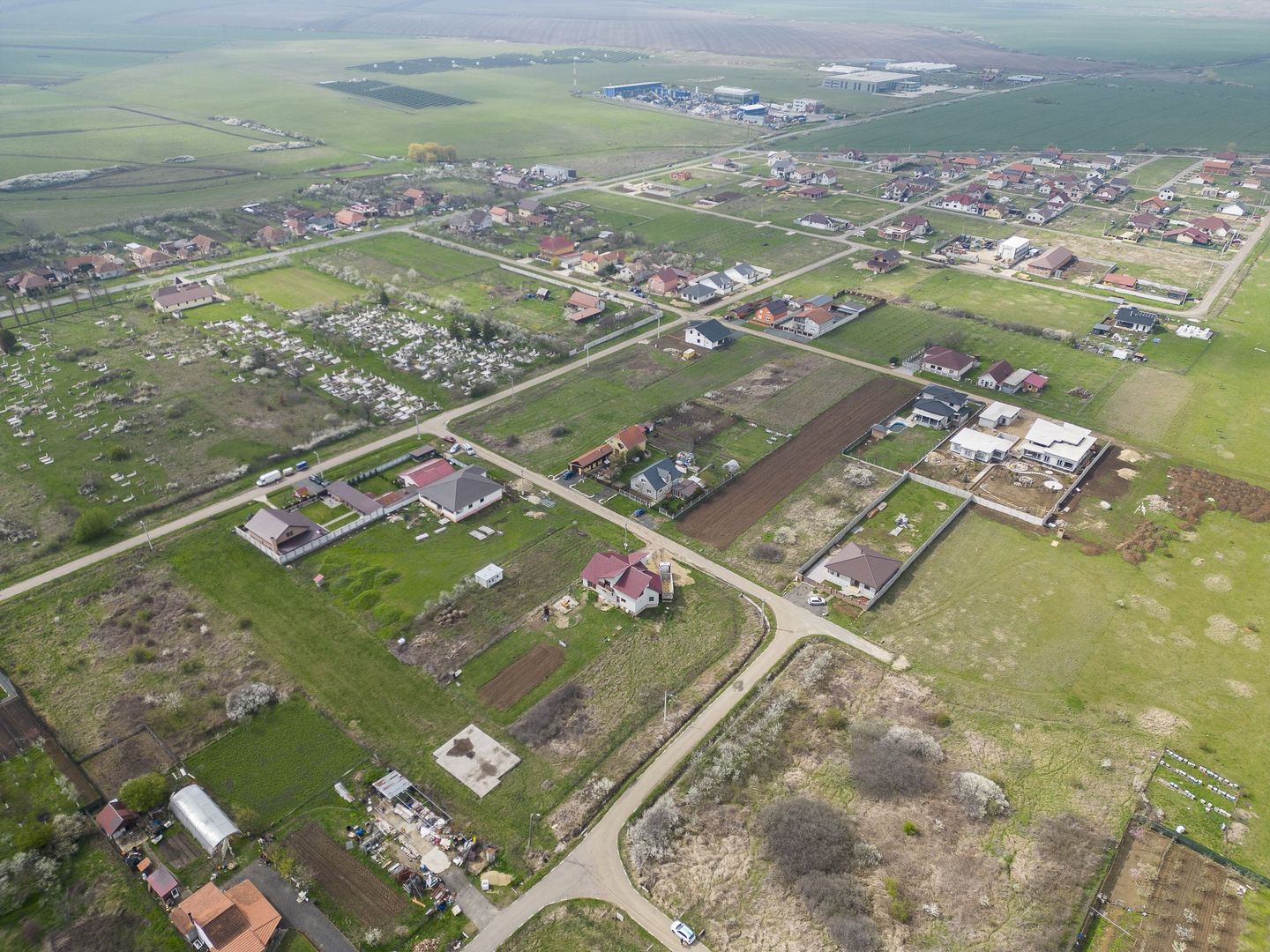 Teren intravilan cu fundație in Frumuseni - Poză 6