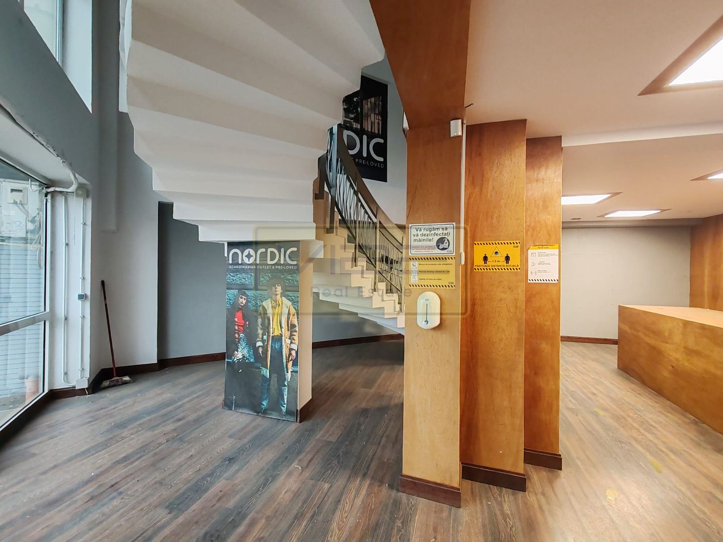 Sf. Lazar- Spatiu comercial la bulevard- vad/ trafic pietonal intens ! - Poză 3