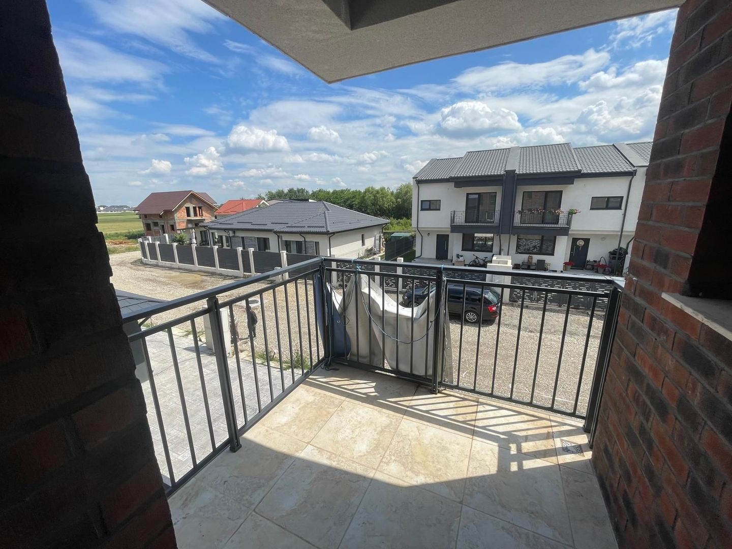 Duplex cu grădină și piscină privată într-un complex exclusivist din Tunari - Poză 5