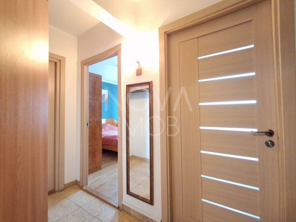 Apartament de inchiriat 3 camere etajul 4, cu lift,  Zona Vasile Aaron - Poză 12