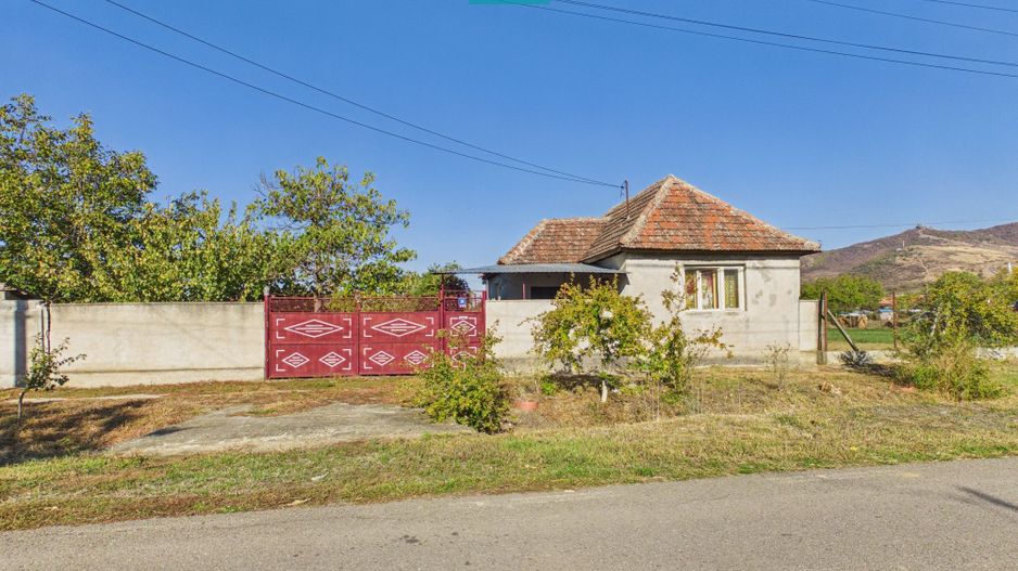 Casă din cărămidă cu teren 1570 mp, Șiria - Poză 1