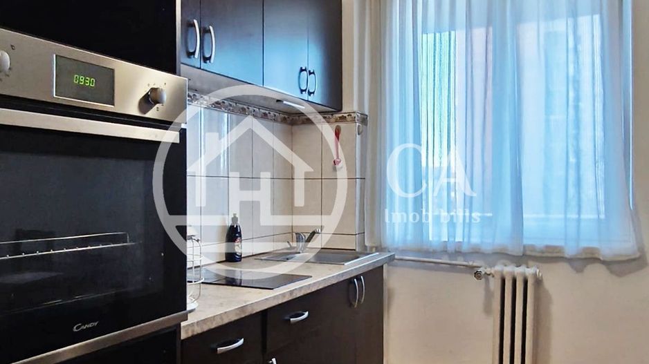 Apartament de vânzare cu 3 camere în zona Rogerius, Oradea - Poză 10