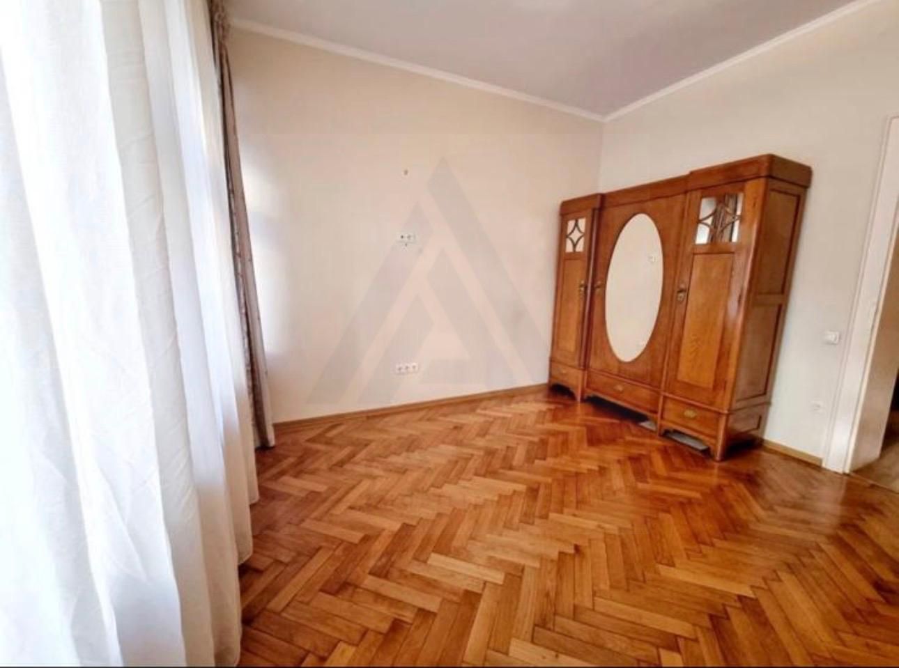 Apartament 2 camere 61 mp utili parter 2 bai 2 pivnite Centrul Istoric - Poză 2