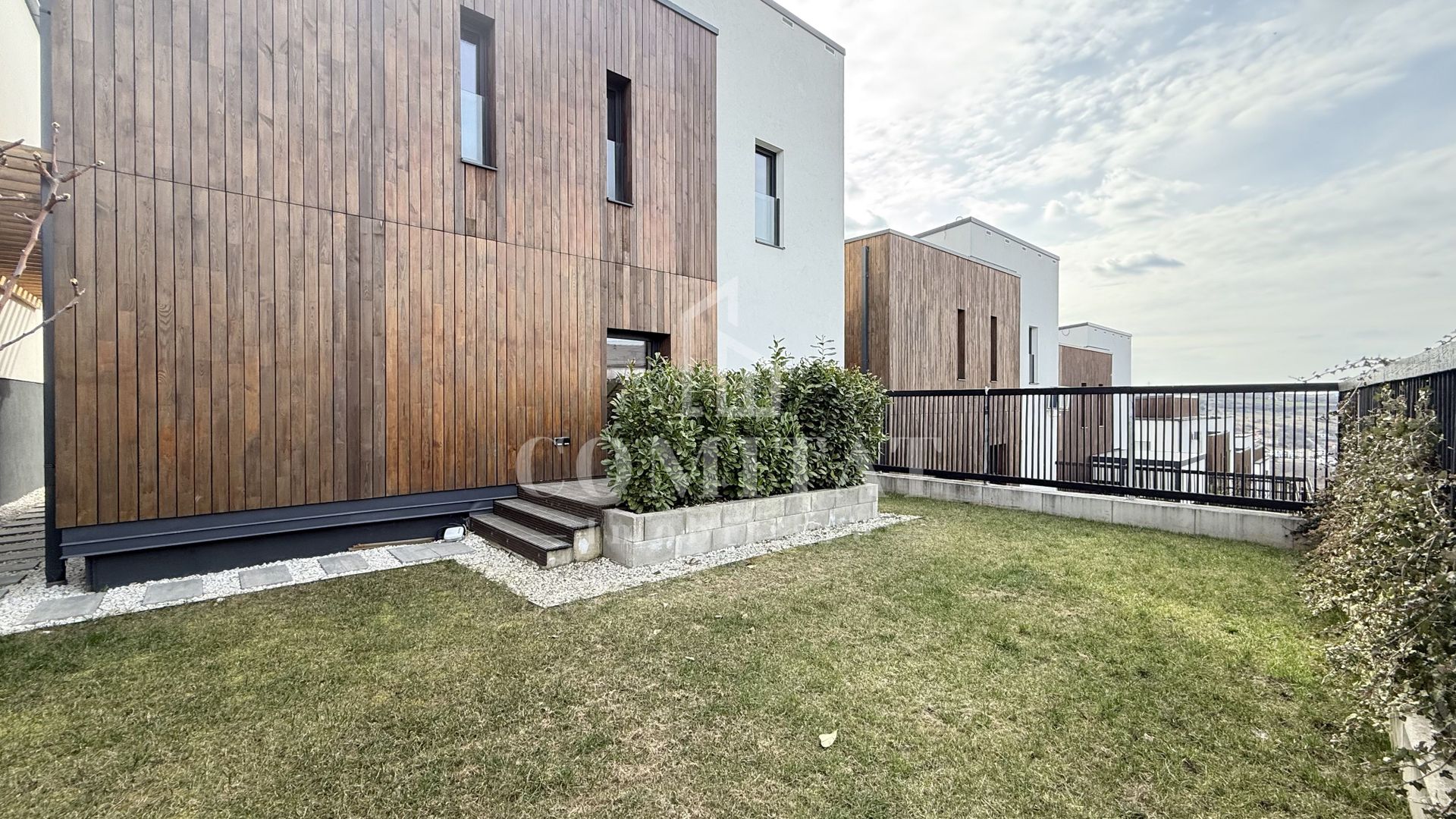 Casă cu design contemporan zonă liniștită cartierul Borhanci - Poză 3