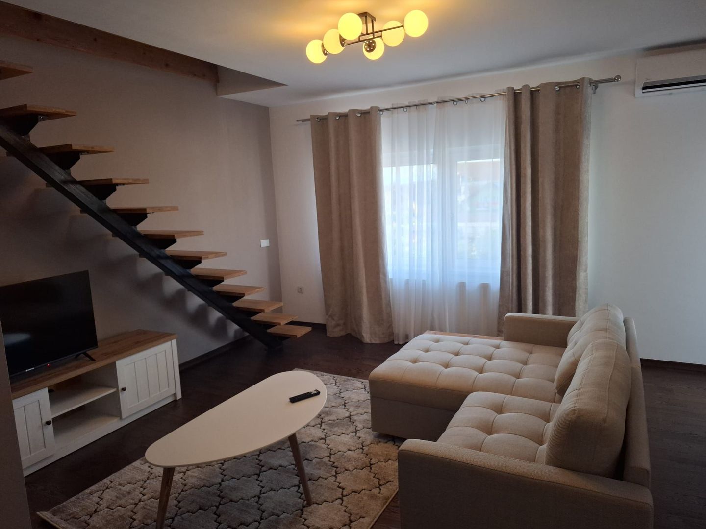Apartament doua camere + mansarda, Selimbar, str. Brana - Poză 12