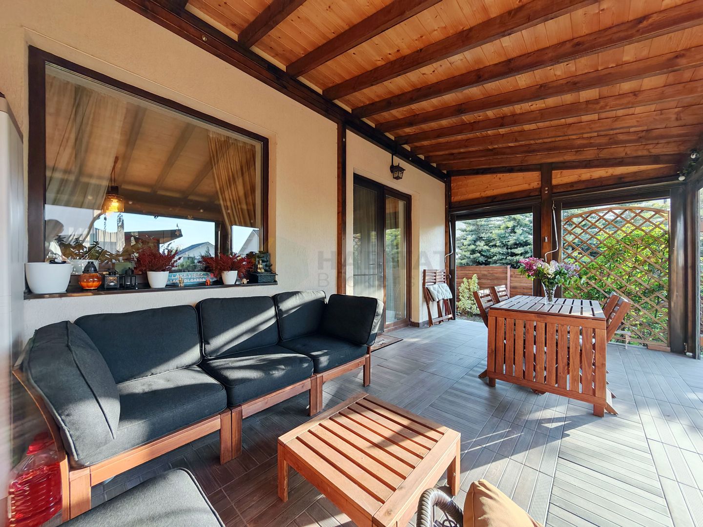 Prima inchiriere, vila cocheta, cu accente exotice - Poză 2