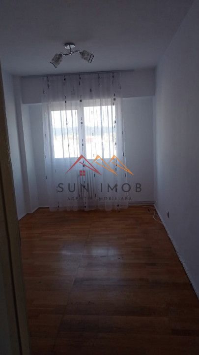 Apartament 3 camere, decomandat, ultracentral, Campina, Prahova - Poză 2