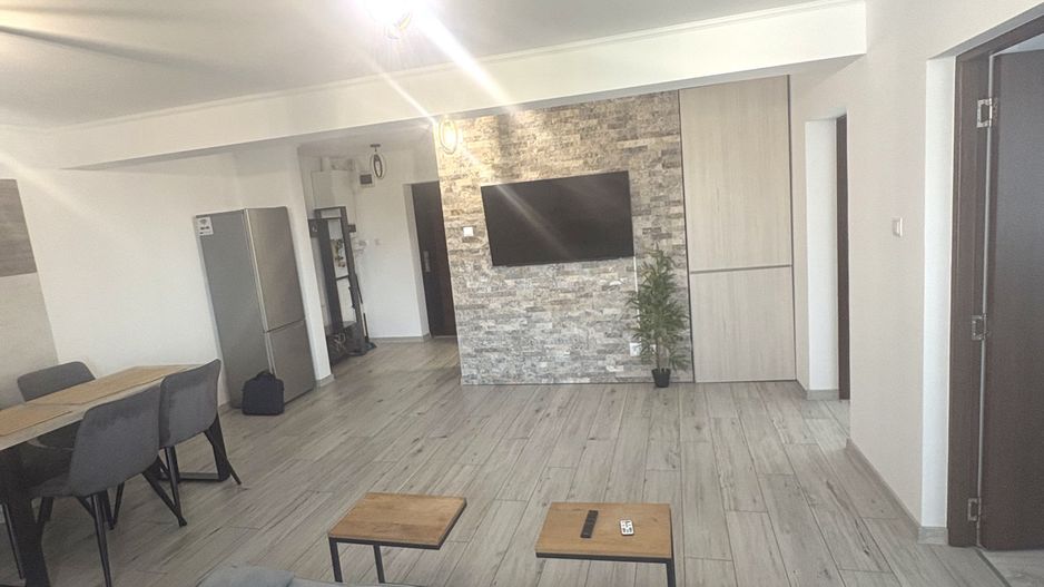 Apartament la casă, cu 4 camere - Poză 1