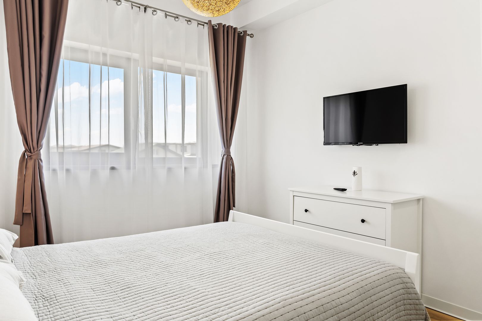 PORUMBESCU RESIDENCE OTOPENI | Villas with photovoltaic panels and heating pump - Poză 31