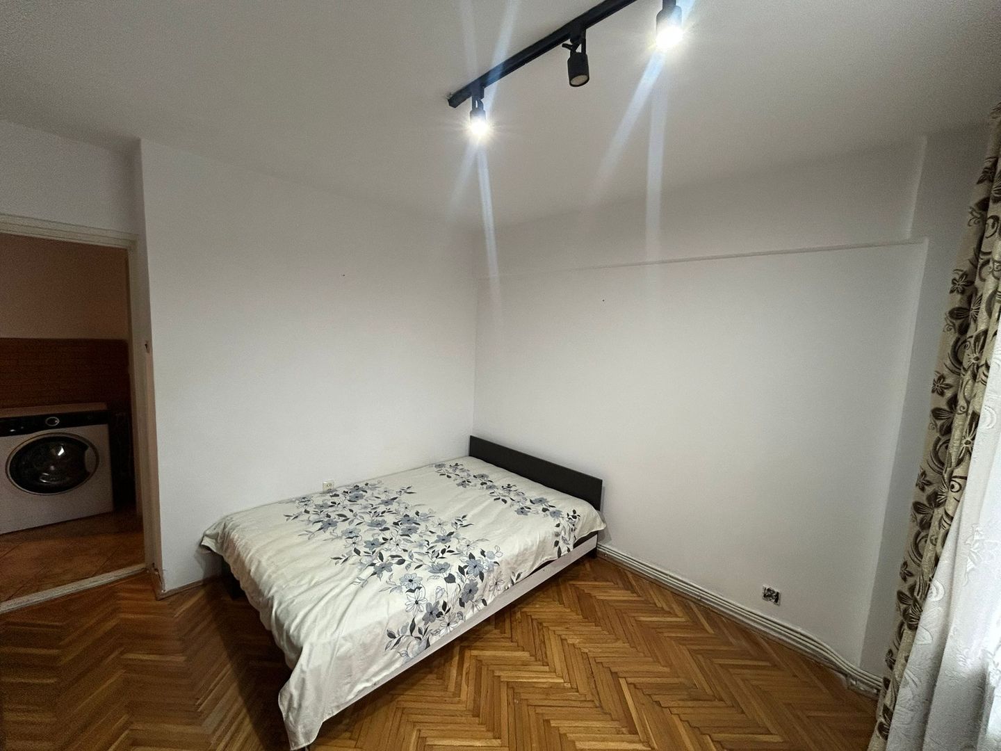 Apartament 2 camere, etaj 3 - zona Cetate - Poză 1