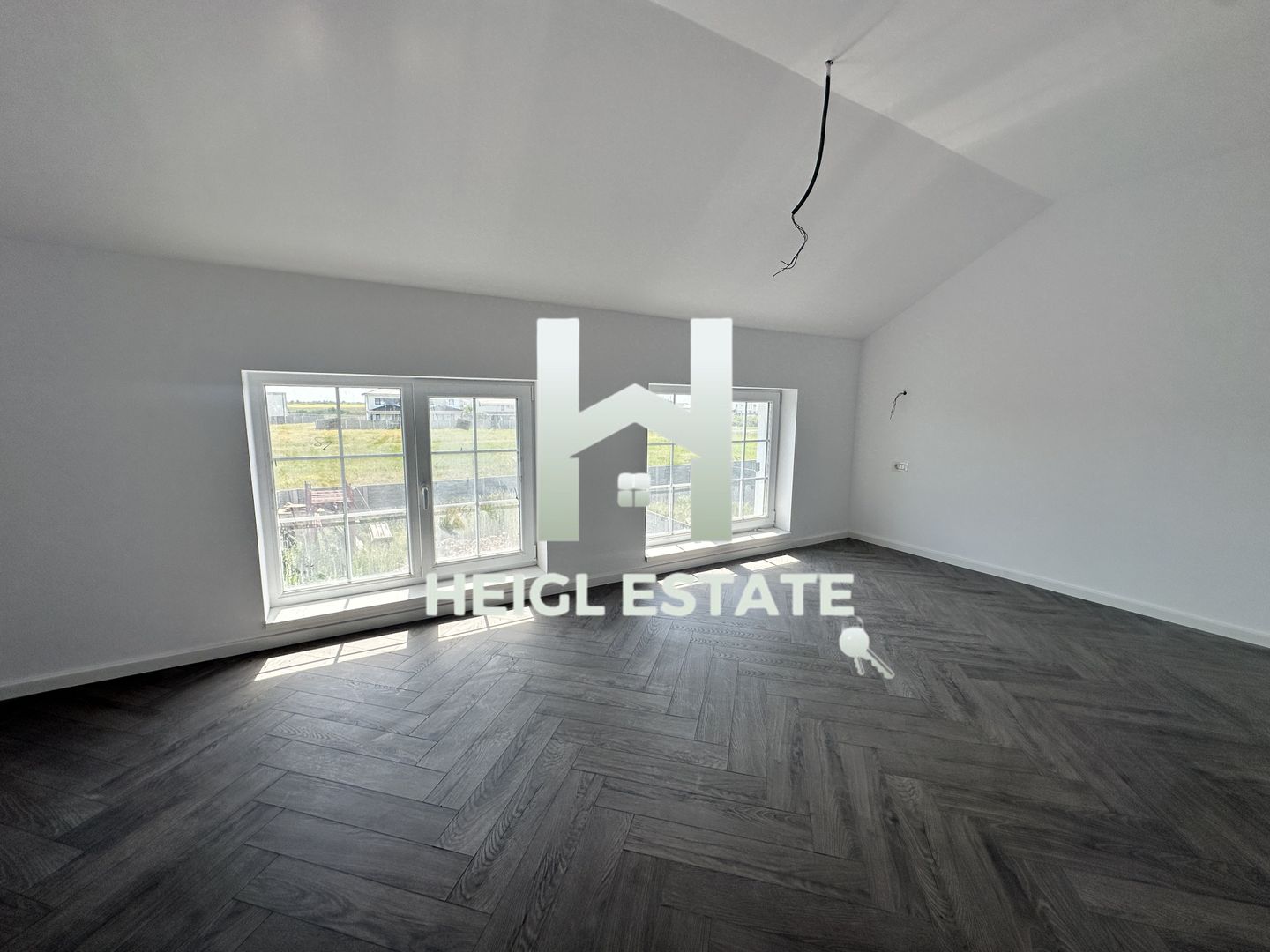 Duplex cu 4 camere separat prin camera tehnica - Poză 4