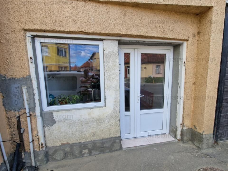 Spatiu comercial acces stradal 15 mp,Str Mihai Viteazul 220 euro - Poză 2
