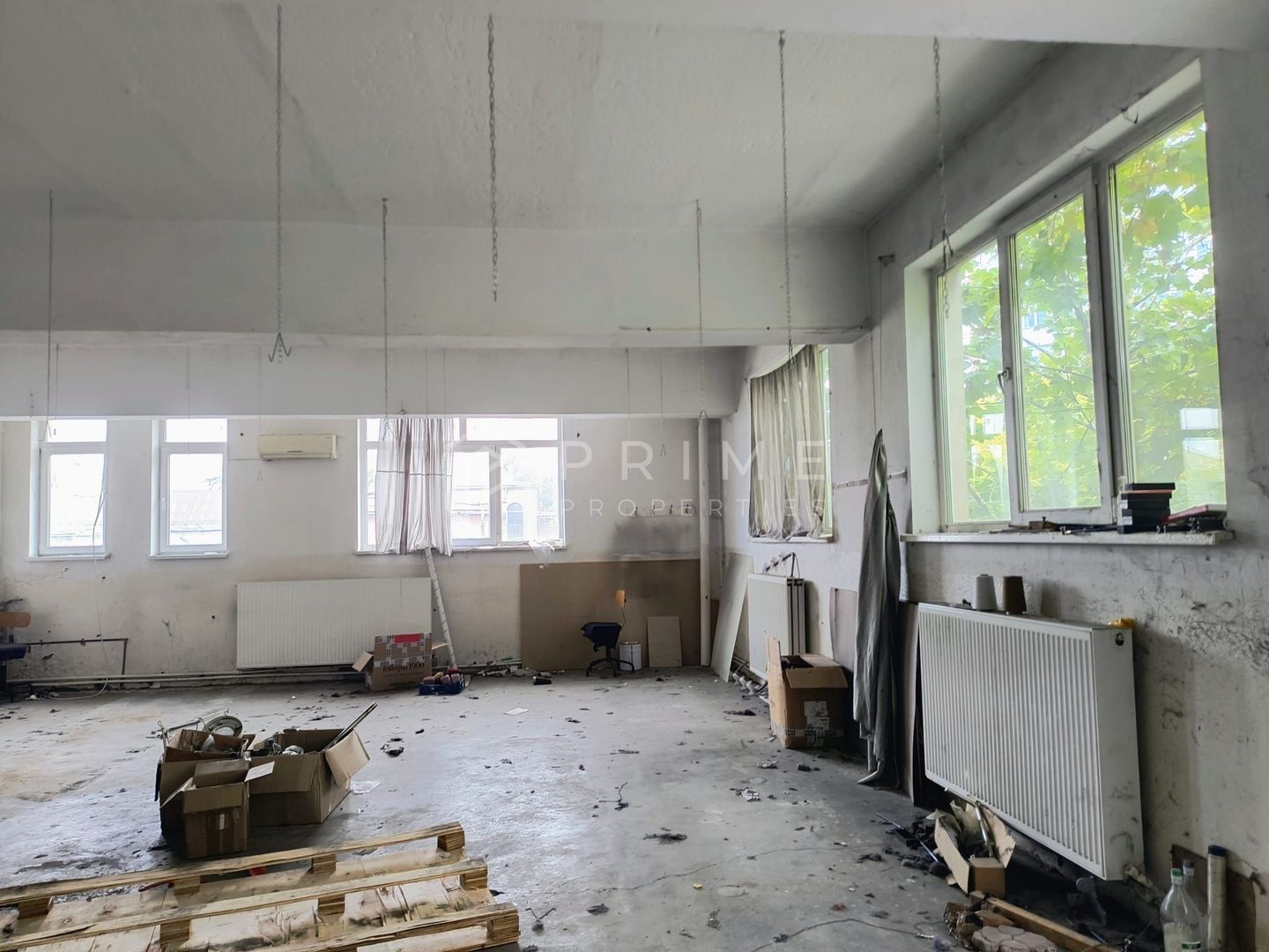 Clădire multifuncțională de vânzare – comerț, birouri și producție. - Poză 2