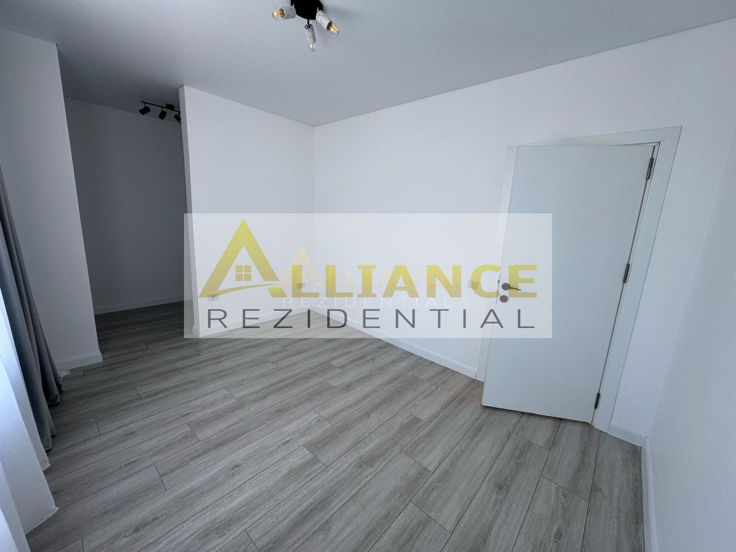 Ap 3 camere/ 3 bai tip Penthouse - Poză 9