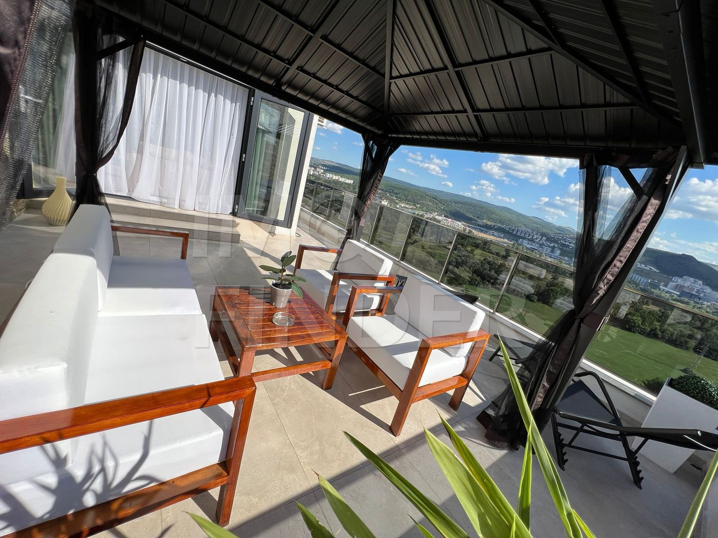 Vanzare Penthouse cu 3 camere, terasa, finisat lux, zona Donath - Poză 1