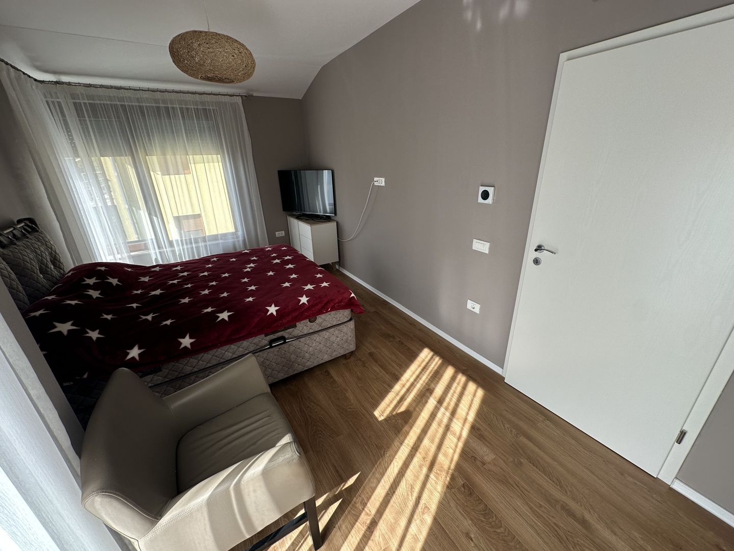 Duplex cu 5 camere de vanzare  în zona Aradului - Poză 32