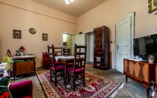 Apartament cu 4 camere si terasa si curte proprie, langa primarie - Poză 4