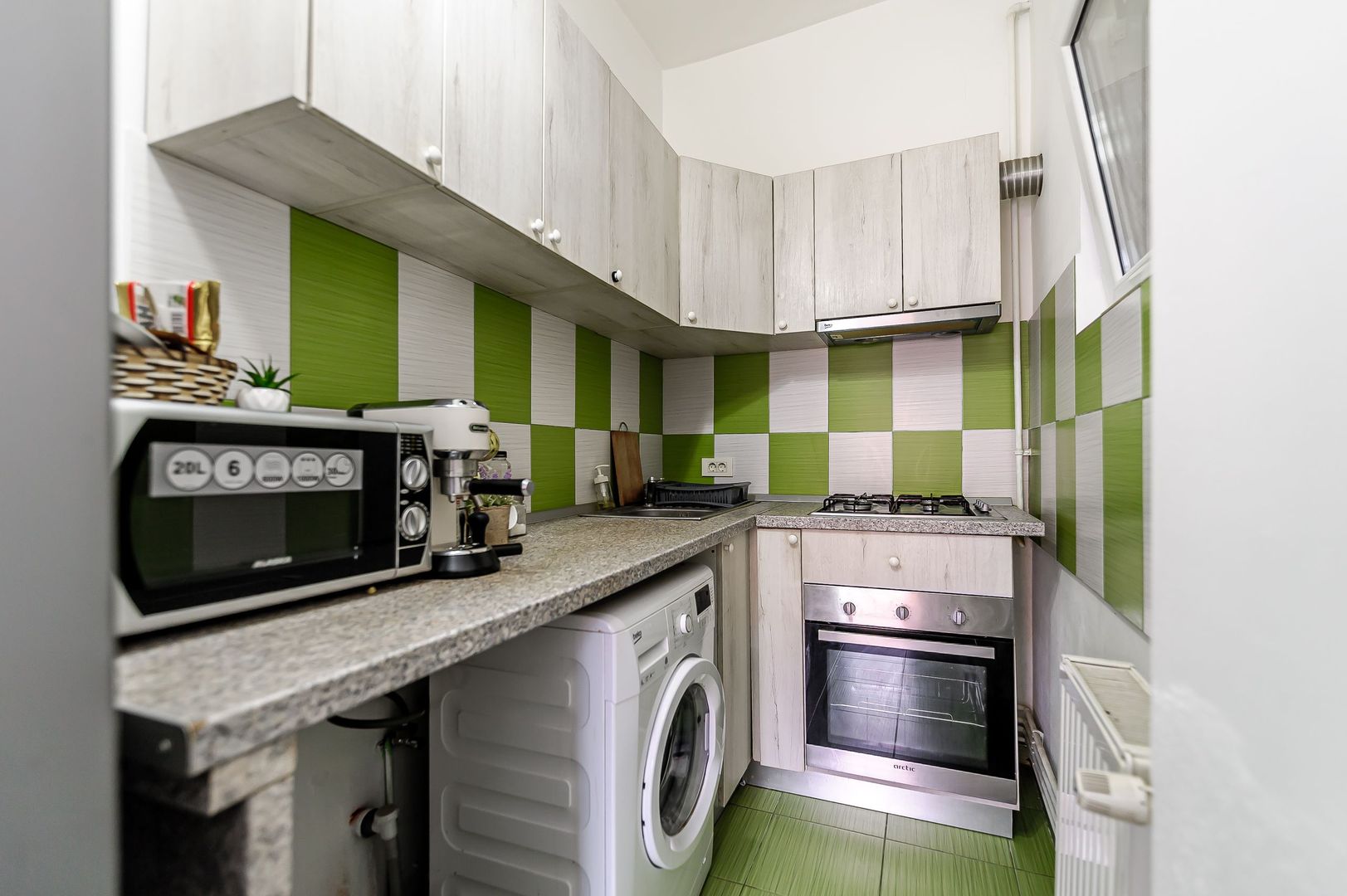 Doua apartamente cu gradina si terasa, in Micalaca, la curte comuna - Poză 3