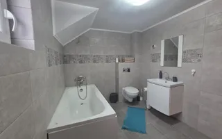 Casă de închiriat - Zona Gușterița, vedere spre munte - Poză 17