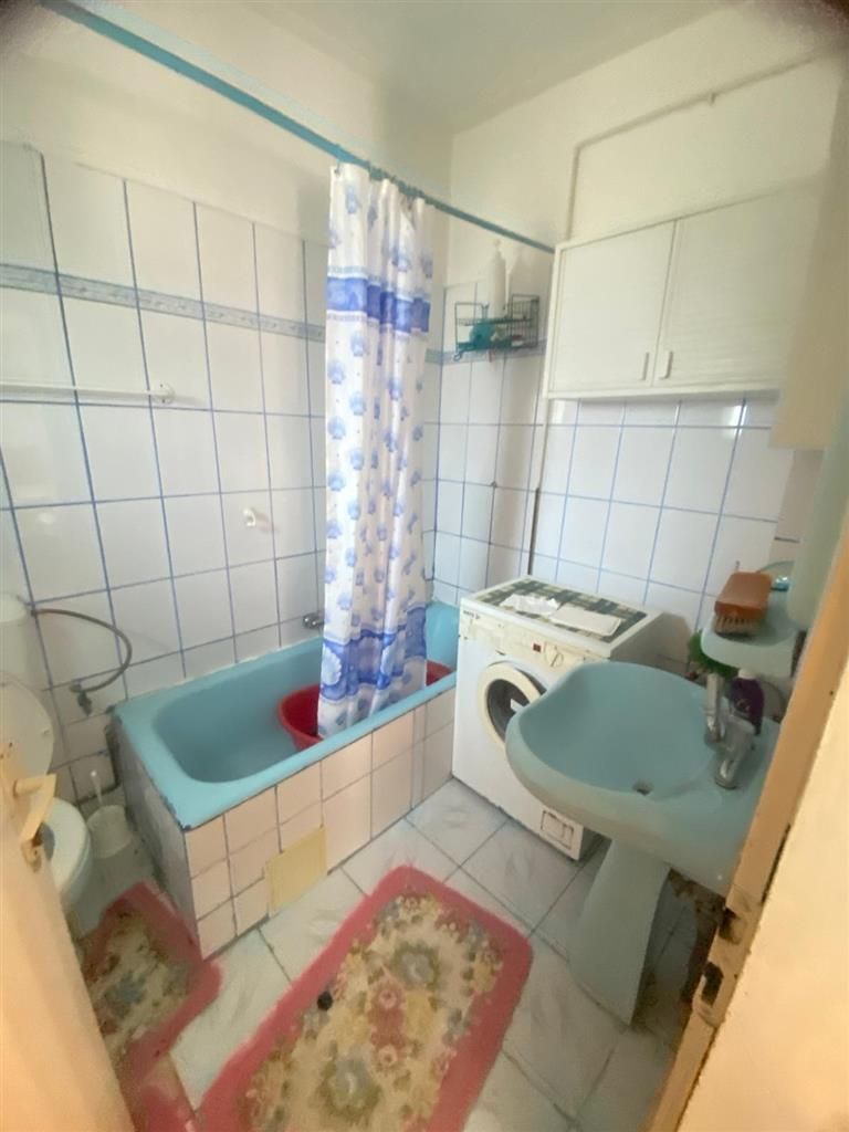 Apart la casa Bogdanestilor  curte  acces cu masina centrala proprie - Poză 17