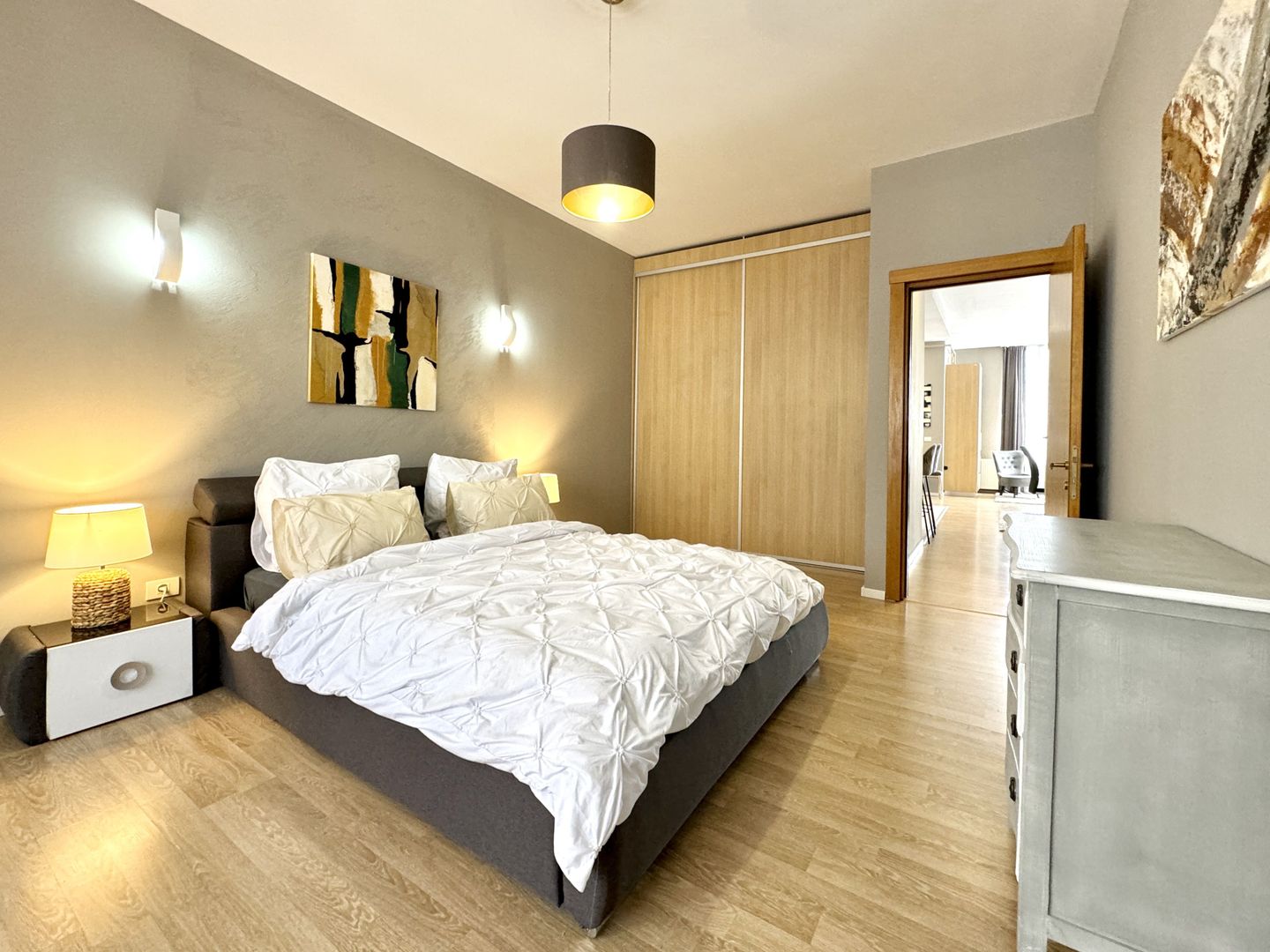 Apartament cu 4 camere, elegant si modern, in zona Centrala- Tender - Poză 17