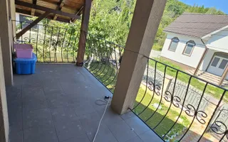 Casă cu piscină și garaj, teren 775 mp – Valea Borcutului - Poză 13