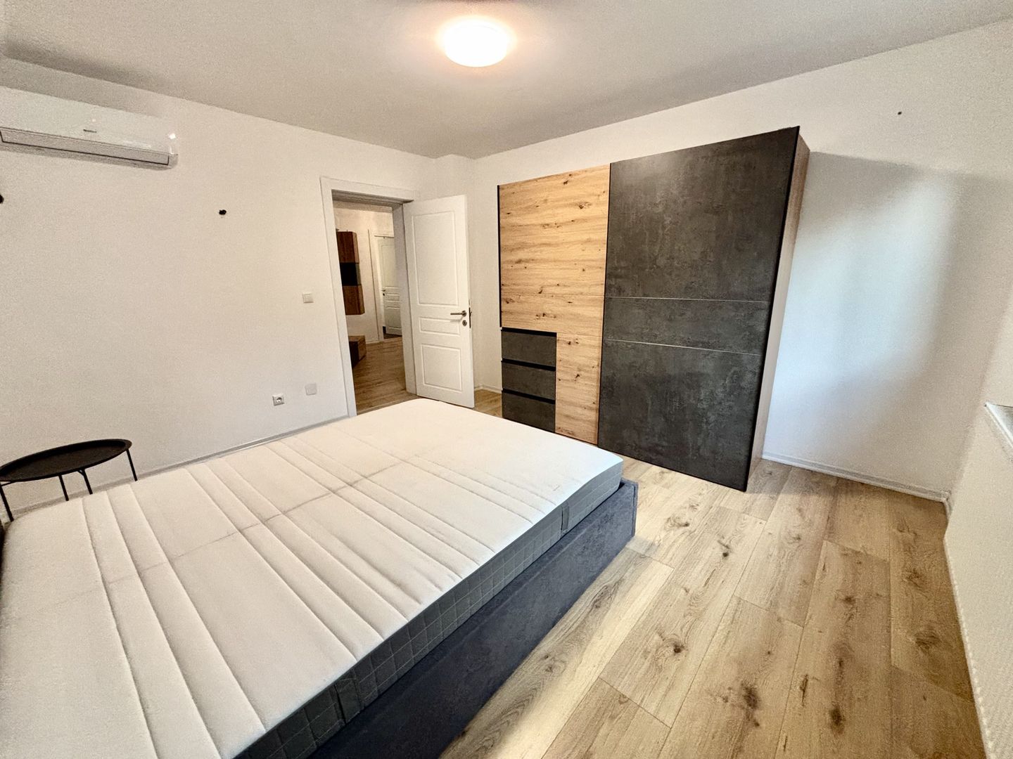 Apartament 3 Camere Spațios, Mobilat,  Curte și Balcon [ Zona Centrala ] - Poză 7