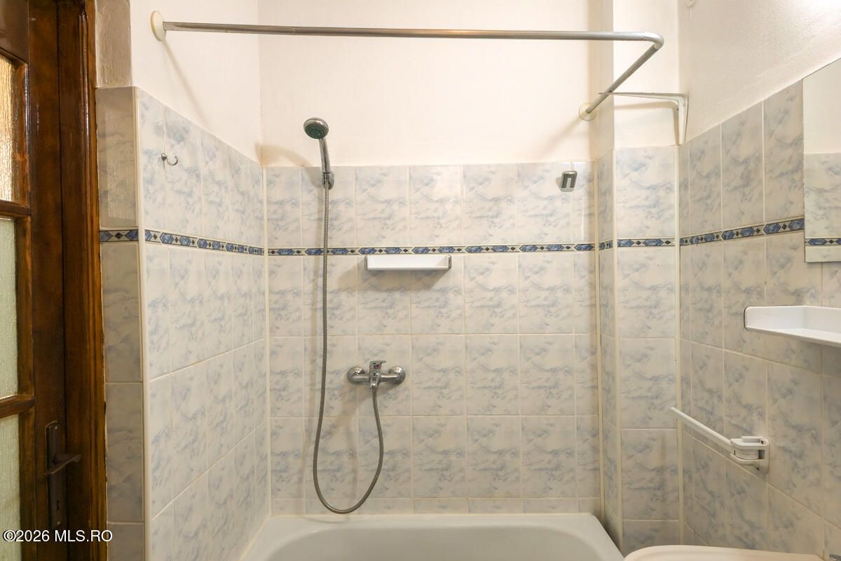 Lunei - Ion Neculce, 2 Apartamente. Mansarda 157 mp. Anexe, Lot 475 mp - Poză 23
