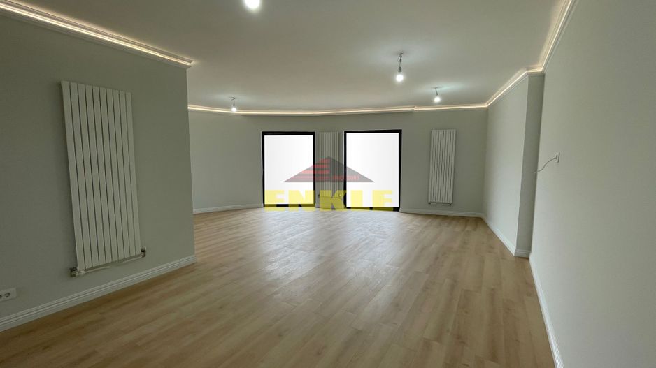 De închiriat: 2 spații comerciale moderne, 80 mp fiecare. - Poză 2