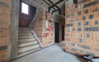 Vilă individuală în Tunari – 5 camere, curte privată - Poză 8
