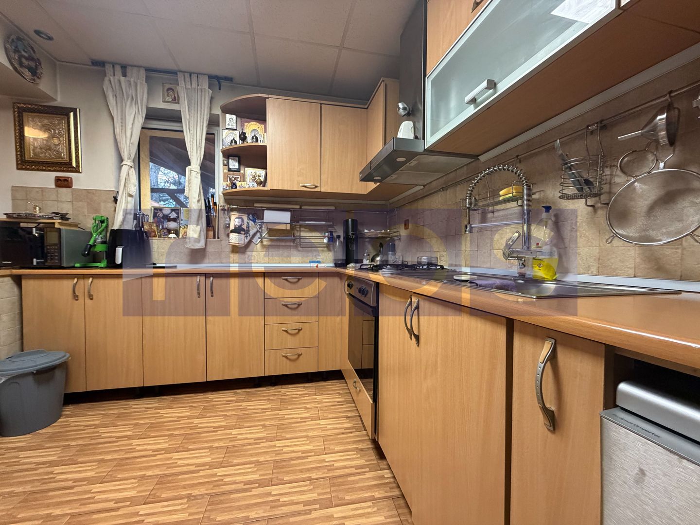 VANARE CASA | 150 MP LOCUIBILI | TEREN 400 MP | PANOURI FOTOVOLTAICE 8 KW | - Poză 4