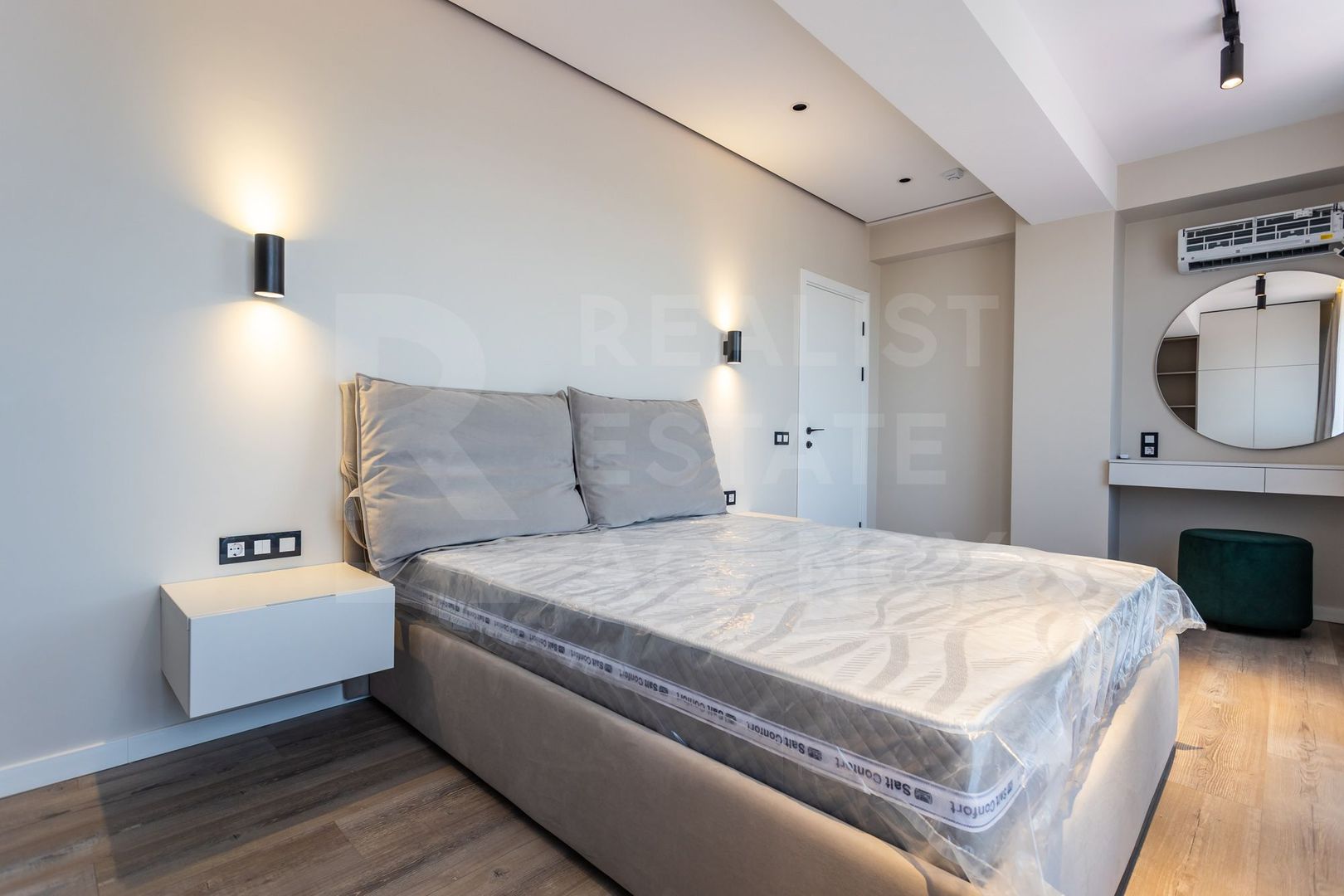 Chirie, apartament, 2 camere, strada Calea Ieşilor, Sculeni - Poză 1