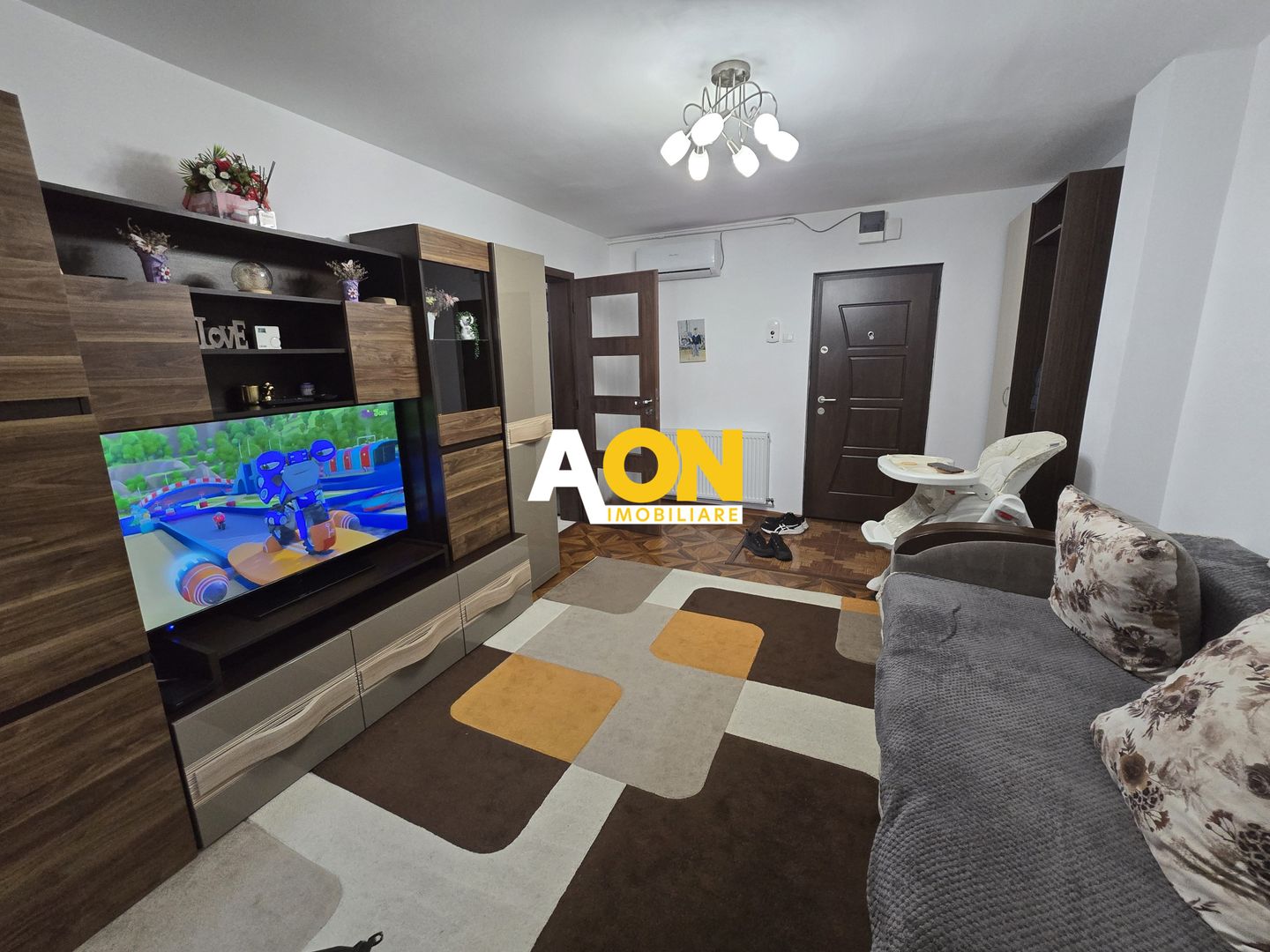 Apartament 2 Camere, Etaj 1, Zona Cetate, Complet Renovat si Utilat - Poză 1