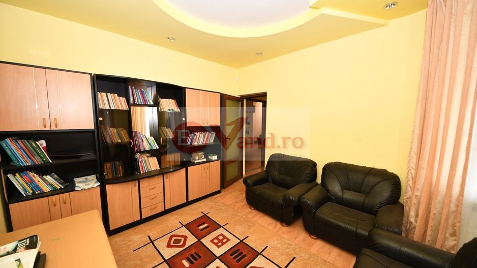 Vila spatioasa, pretabil pentru locuit/clinica, zona Micro 17 – Galati - Poză 14