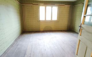 Casă de vânzare cu 10 ari teren -Central-Miresu Mare! - Poză 7