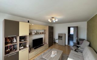 Apartament cu 3 camere, 70 mp, decomandat, Zona Diamant - Poză 3