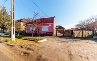 Casă deosebită, în centrul localității Târnova - Poză 1