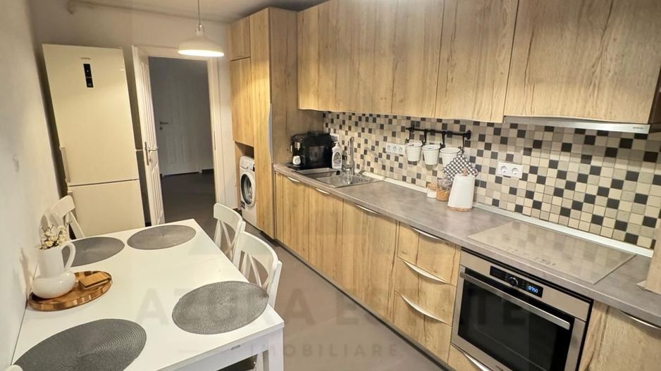 Apartament 4 camere 117 mp utili 2 bai si parcare privata in Selimbar - Poză 6
